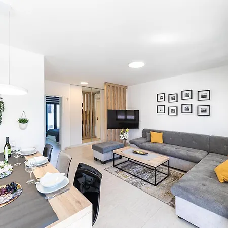 Luxury Pia With Swimming Pool And Grill Trogir