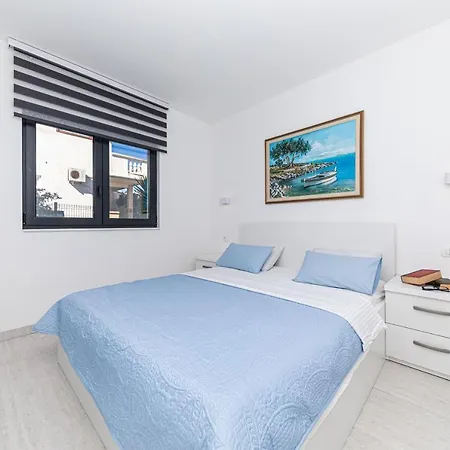 Luxury Pia With Swimming Pool And Grill *