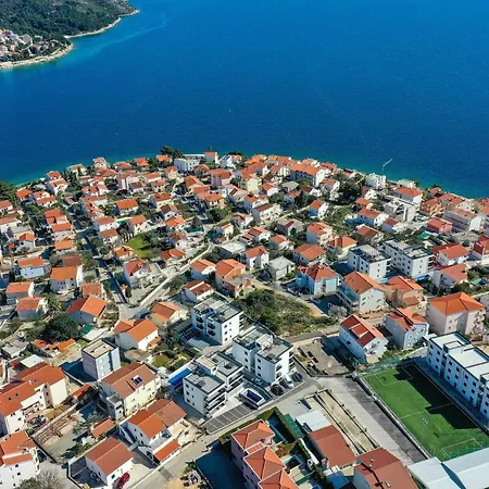 Luxury Pia With Swimming Pool And Grill Apartman *