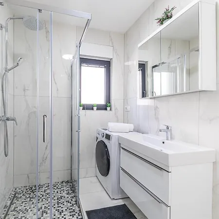 Luxury Pia With Swimming Pool And Grill