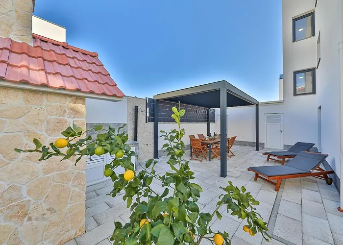 Luxury Pia With Swimming Pool And Grill Traù