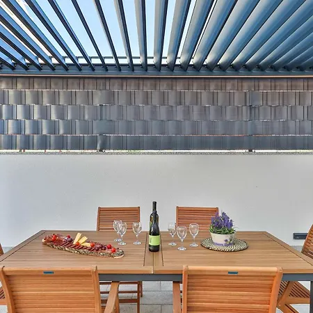 Luxury Pia With Swimming Pool And Grill Apartament