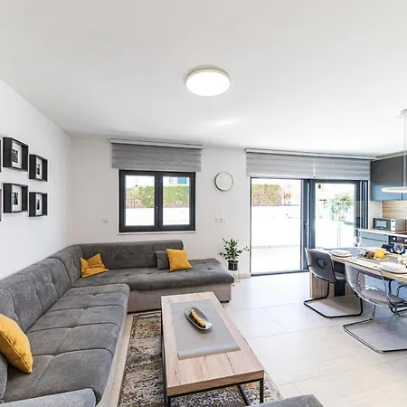 Apartment Luxury Pia With Swimming Pool And Grill Trogir