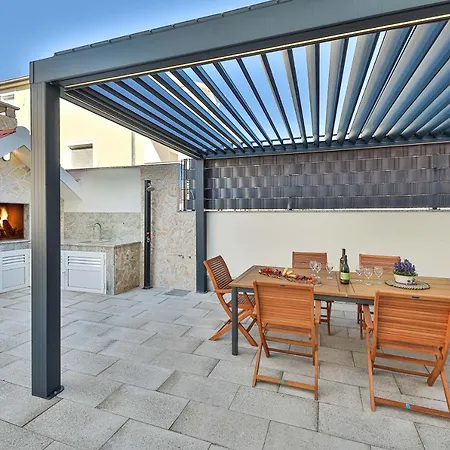 Luxury Pia With Swimming Pool And Grill Apartament *