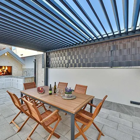 شقة Luxury Pia With Swimming Pool And Grill