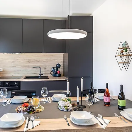 Luxury Pia With Swimming Pool And Grill Apartament *