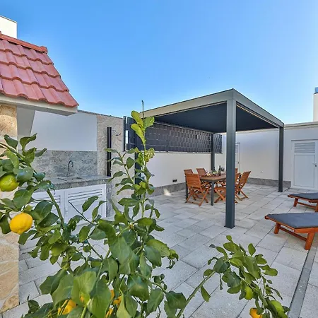 Luxury Pia With Swimming Pool And Grill *