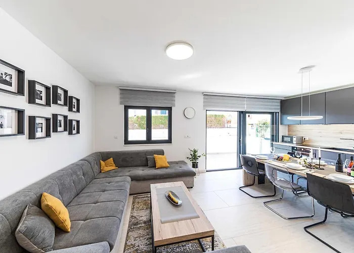 Appartement Luxury Pia With Swimming Pool And Grill Trogir