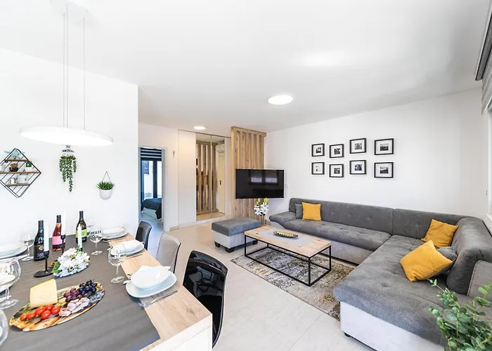 Luxury Pia With Swimming Pool And Grill Trogir