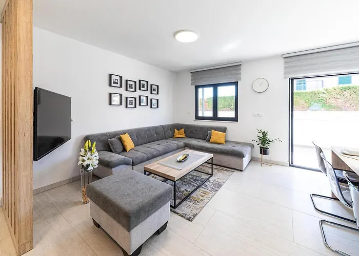 Luxury Pia With Swimming Pool And Grill Appartement *