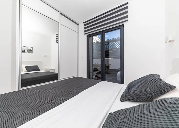 Luxury Pia With Swimming Pool And Grill Appartement Trogir