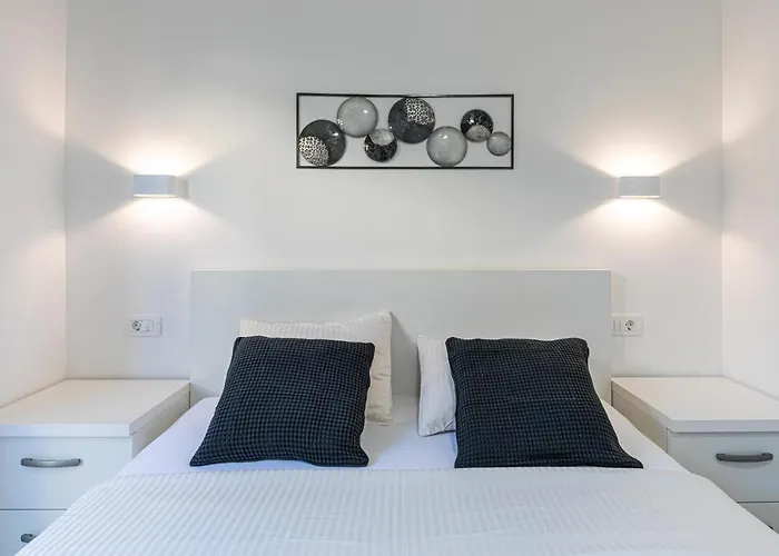 Luxury Pia With Swimming Pool And Grill Appartement