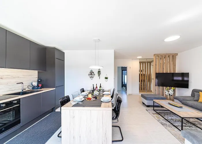 Luxury Pia With Swimming Pool And Grill Trogir