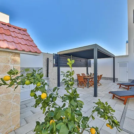 Luxury Pia With Swimming Pool And Grill Trogir